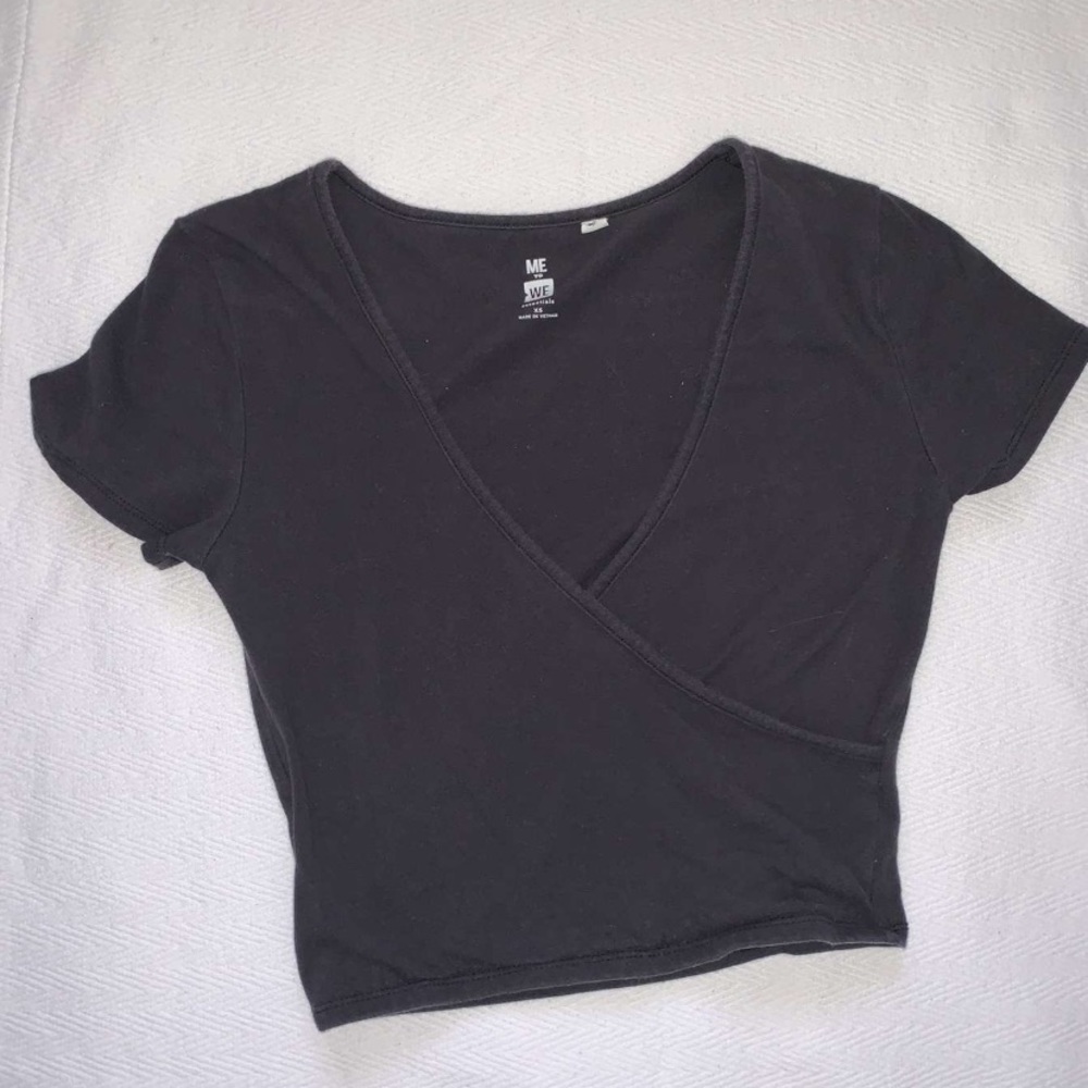 Black cross cross crop top